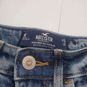 Hollister Ultra High-Rise Mom Jeans